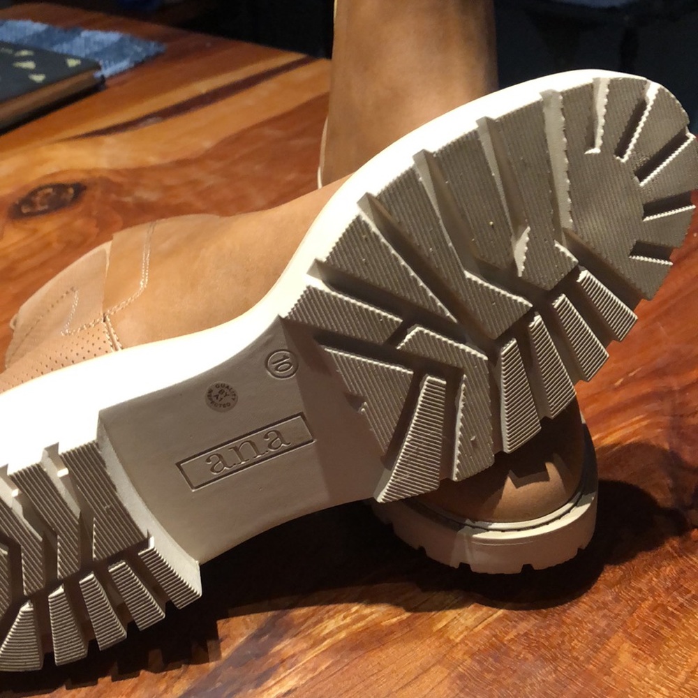 Boots - Picture 3 of 6